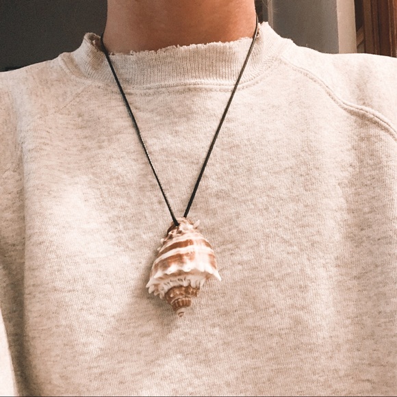 Y2K Shell Necklace - Picture 1 of 8